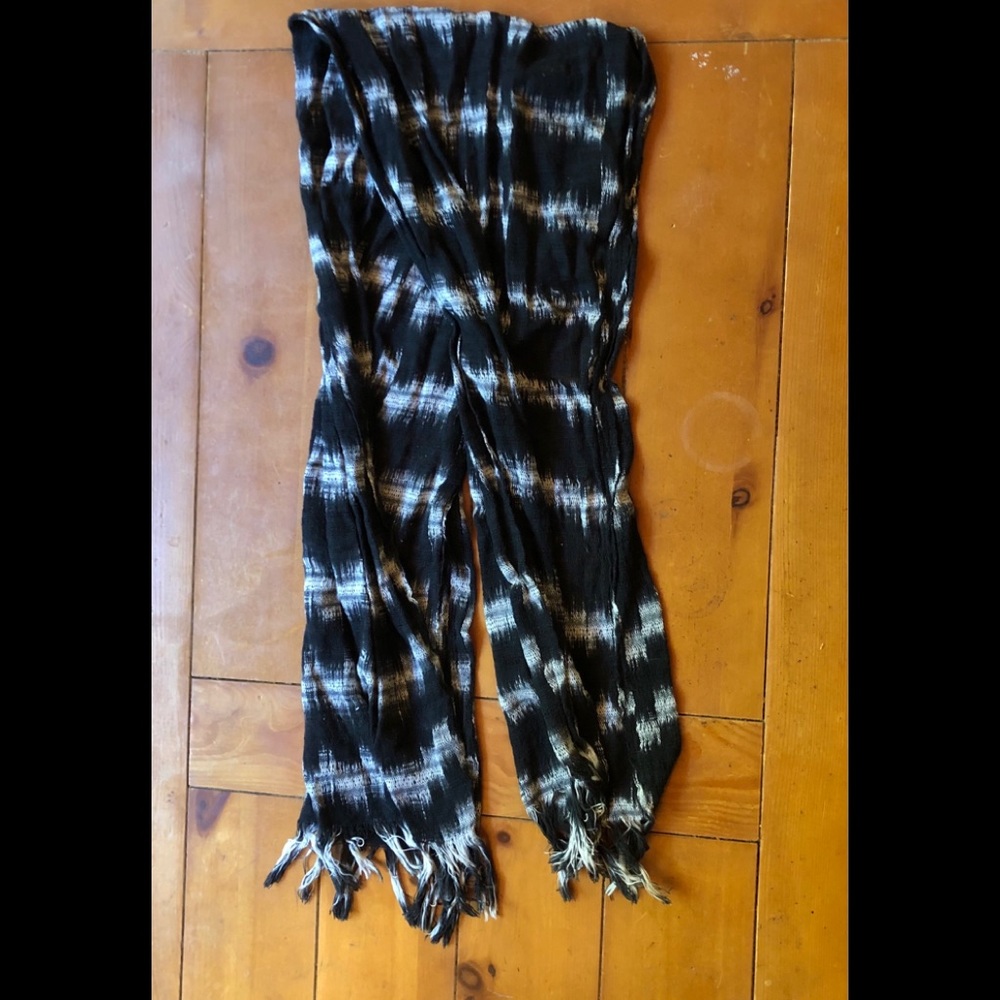 Black & white scarf